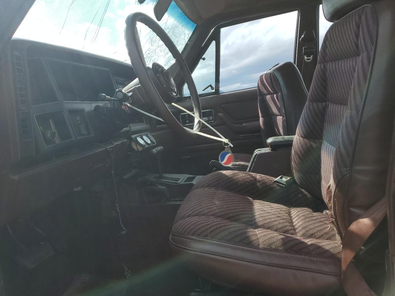 1989 Jeep Cherokee Pioneer VIN: 1J4FJ38L8KL434136 Lot: 84206995