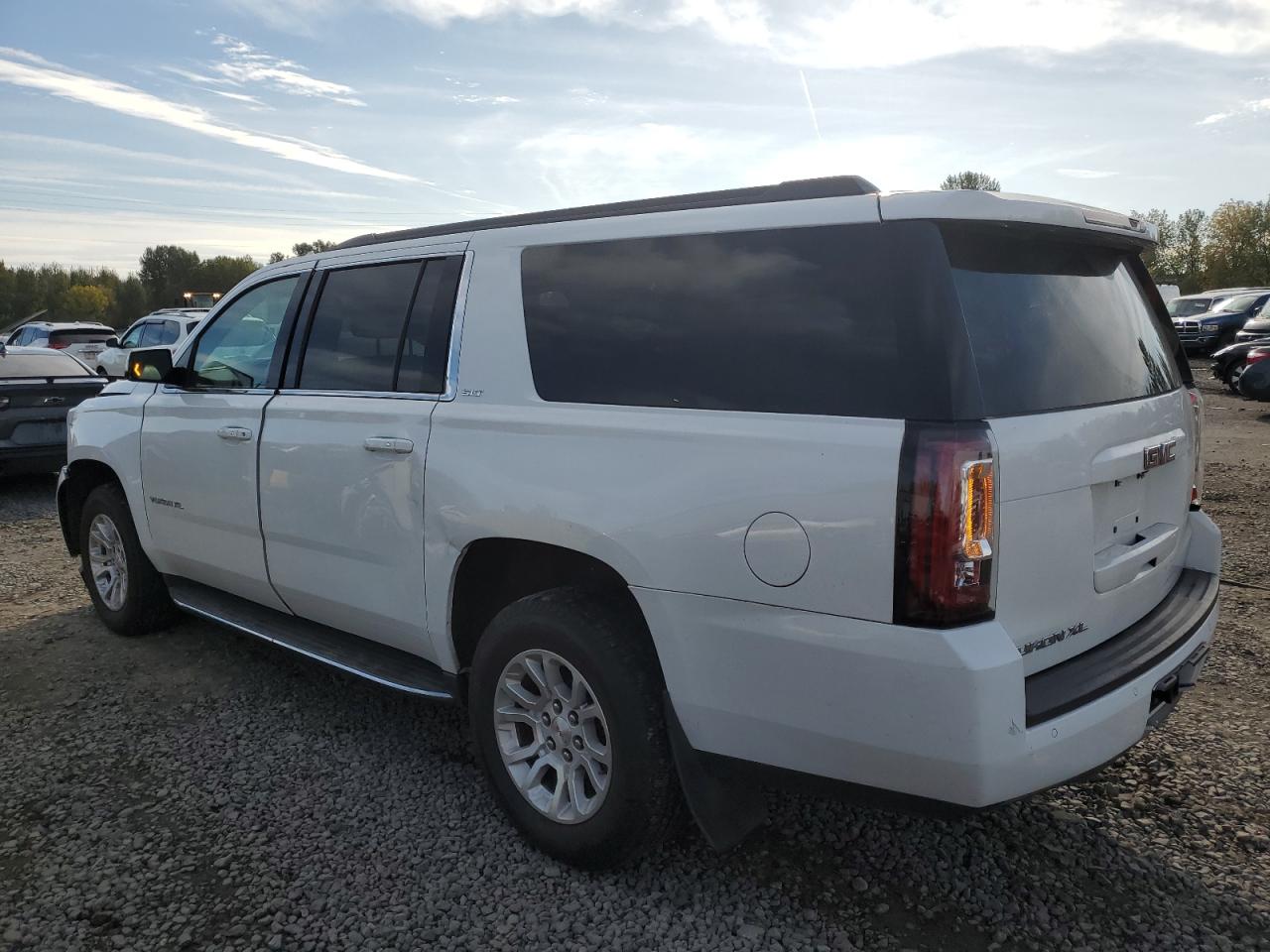 2017 GMC Yukon Xl K1500 Slt white suv gas 1GKS2GKC4HR193655 photo #3
