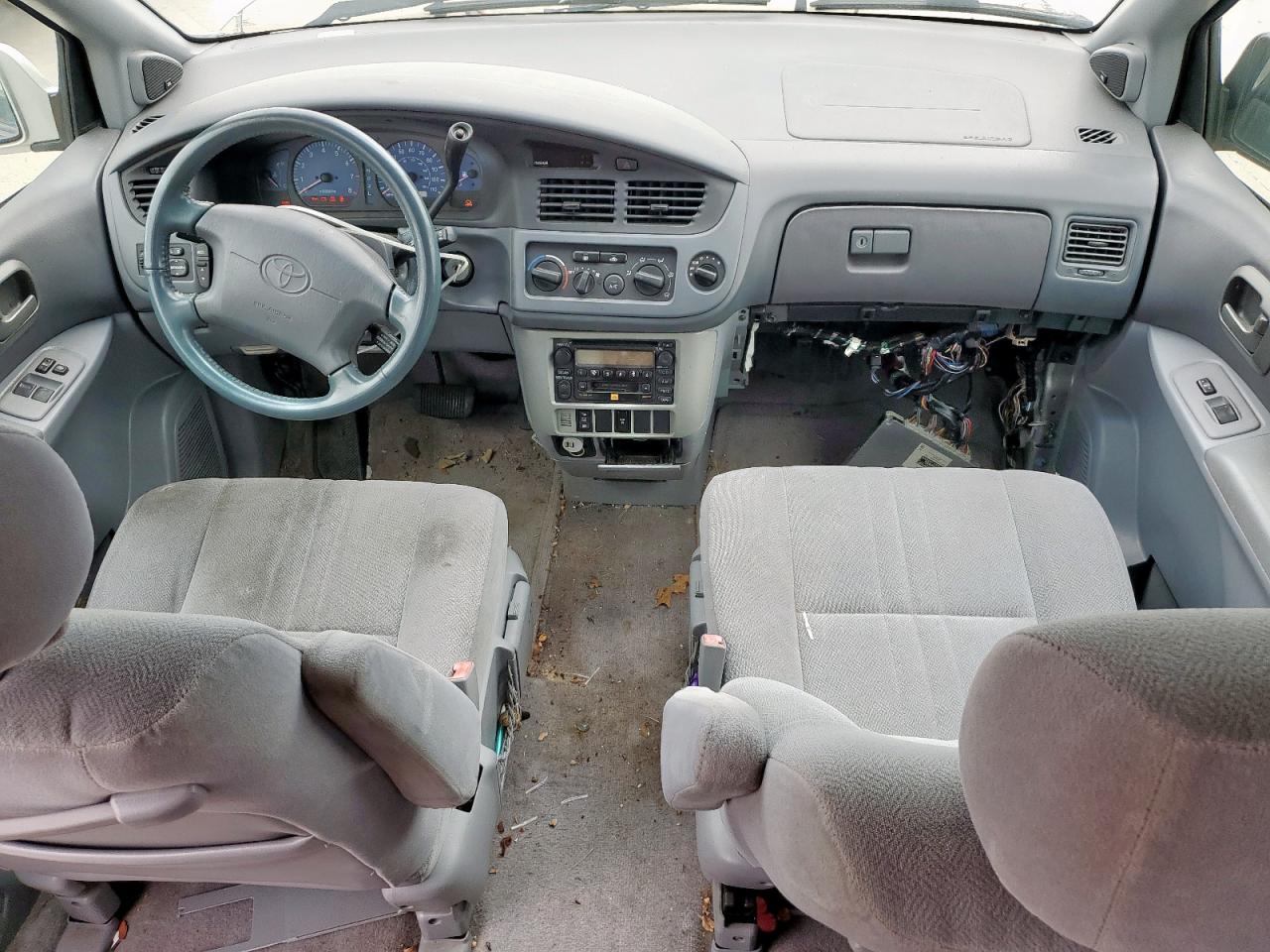 2002 Toyota Sienna Le VIN: 4T3ZF13C52U444037 Lot: 85399105