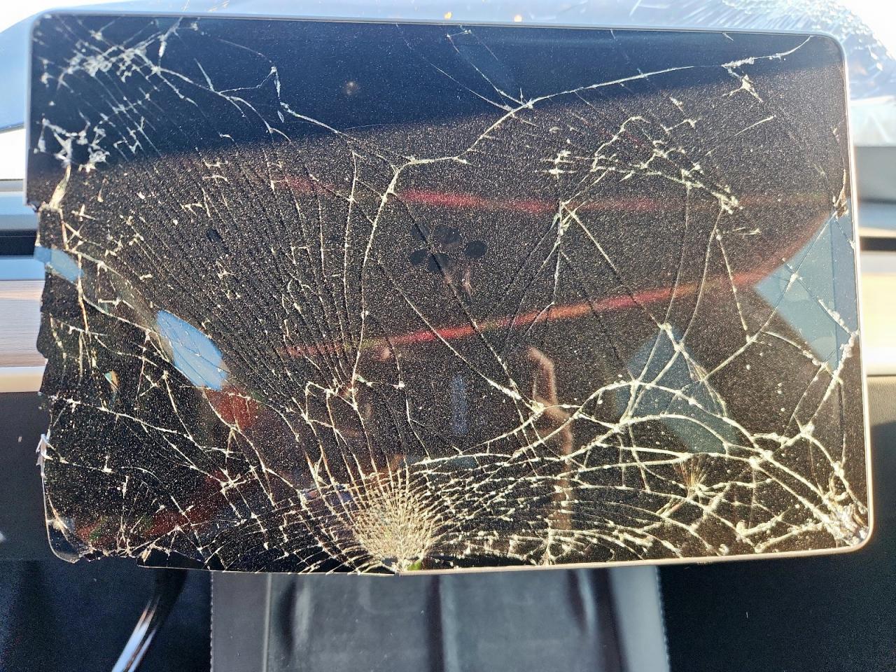 2024 Tesla Model Y VIN: 7SAYGDED4RA326724 Lot: 89837295