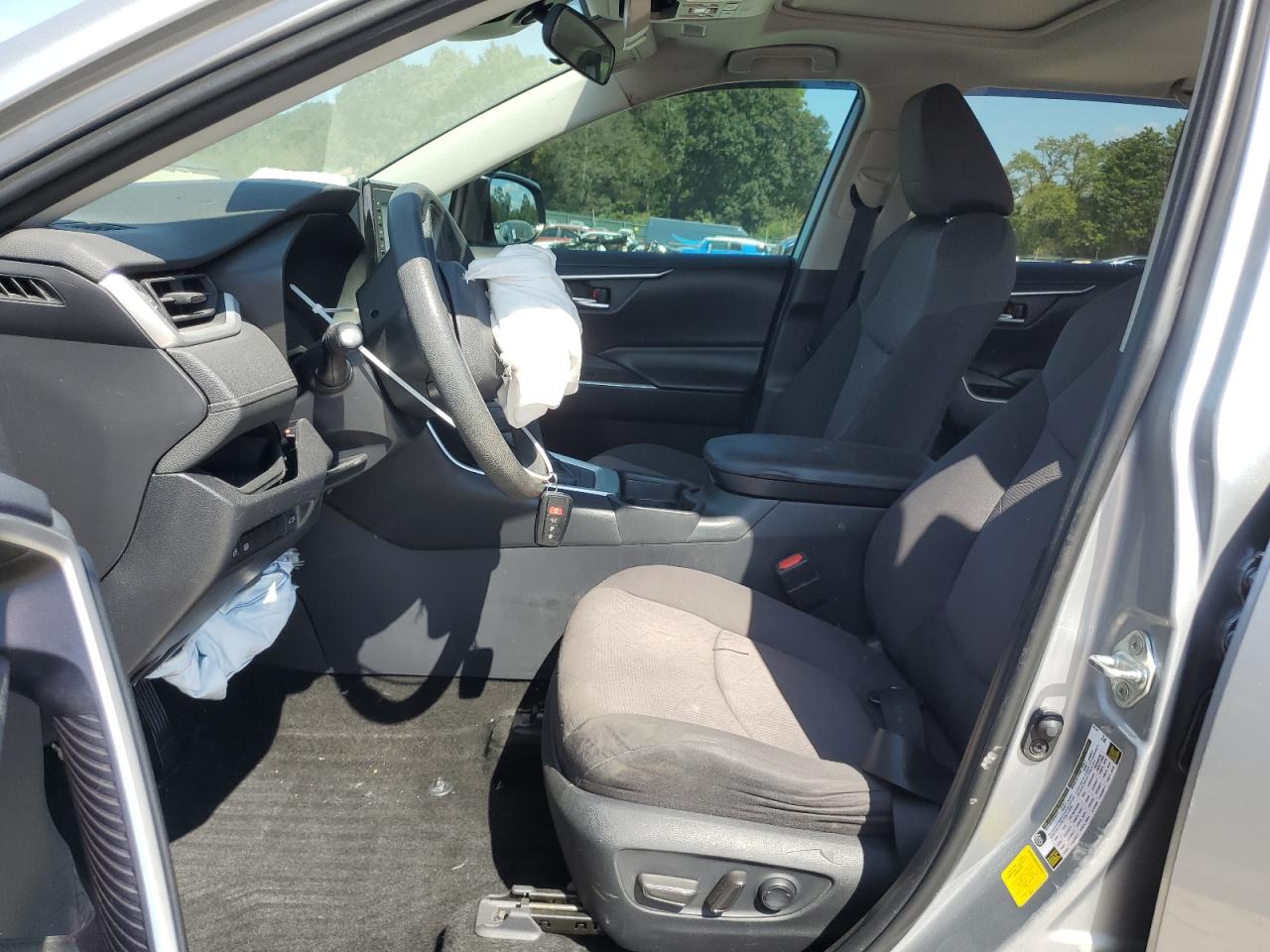 2019 Toyota Rav4 Xle VIN: 2T3W1RFV3KW028338 Lot: 84659095