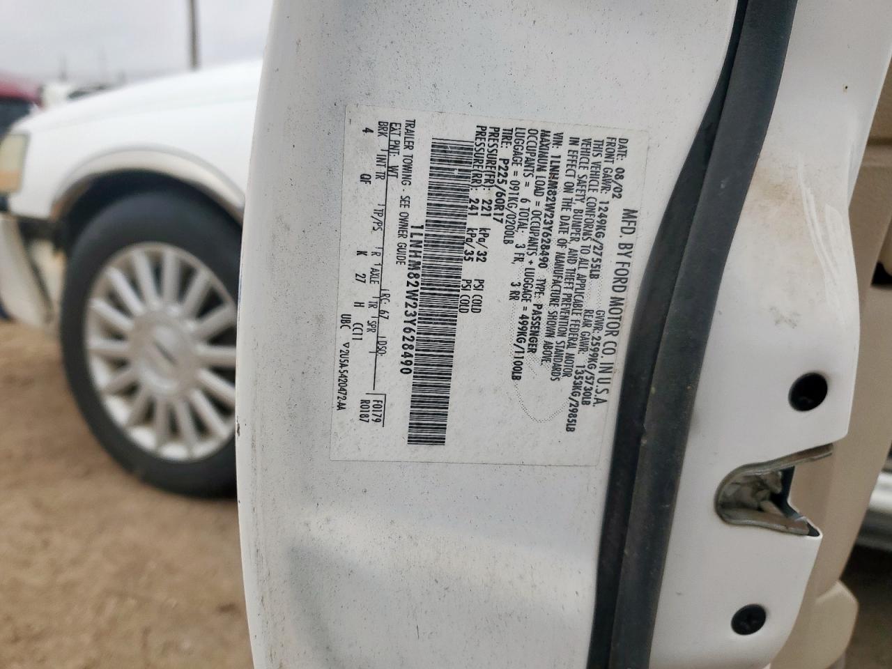 2003 Lincoln Town Car Signature VIN: 1LNHM82W23Y628490 Lot: 81575675