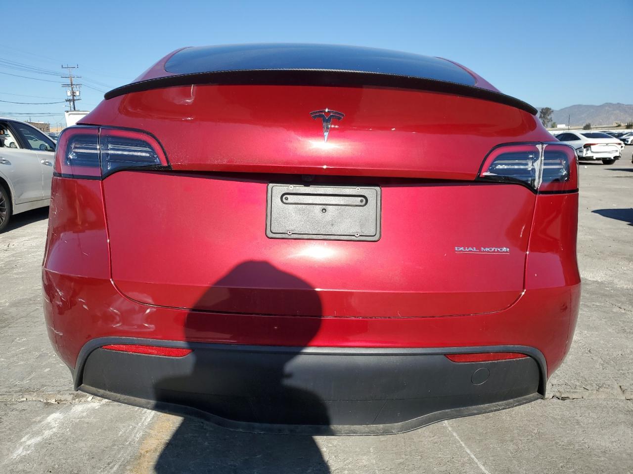 2024 Tesla Model Y VIN: 7SAYGDEF5RF085051 Lot: 87233325