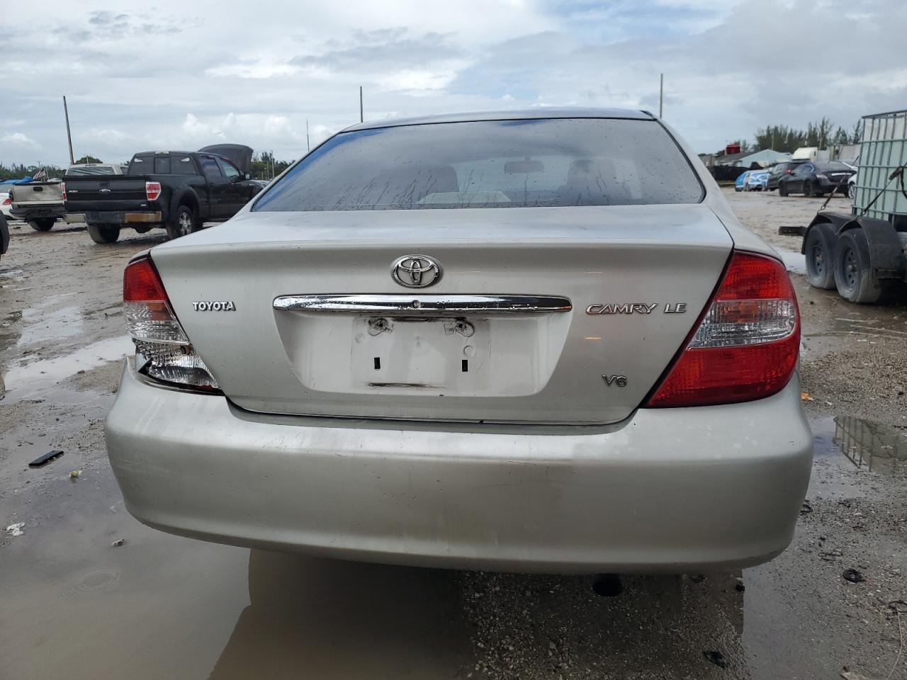 2002 Toyota Camry Le VIN: 4T1BF30K02U013039 Lot: 85106395