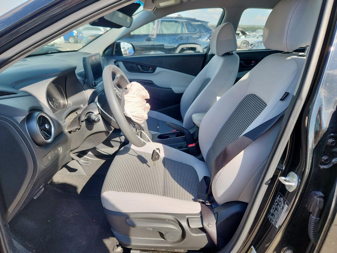 2022 Hyundai Kona Sel VIN: KM8K22AB0NU781967 Lot: 84975805