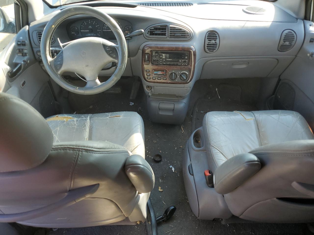 1998 Chrysler Town & Country Lxi VIN: 1C4GP64LXWB594126 Lot: 85910555