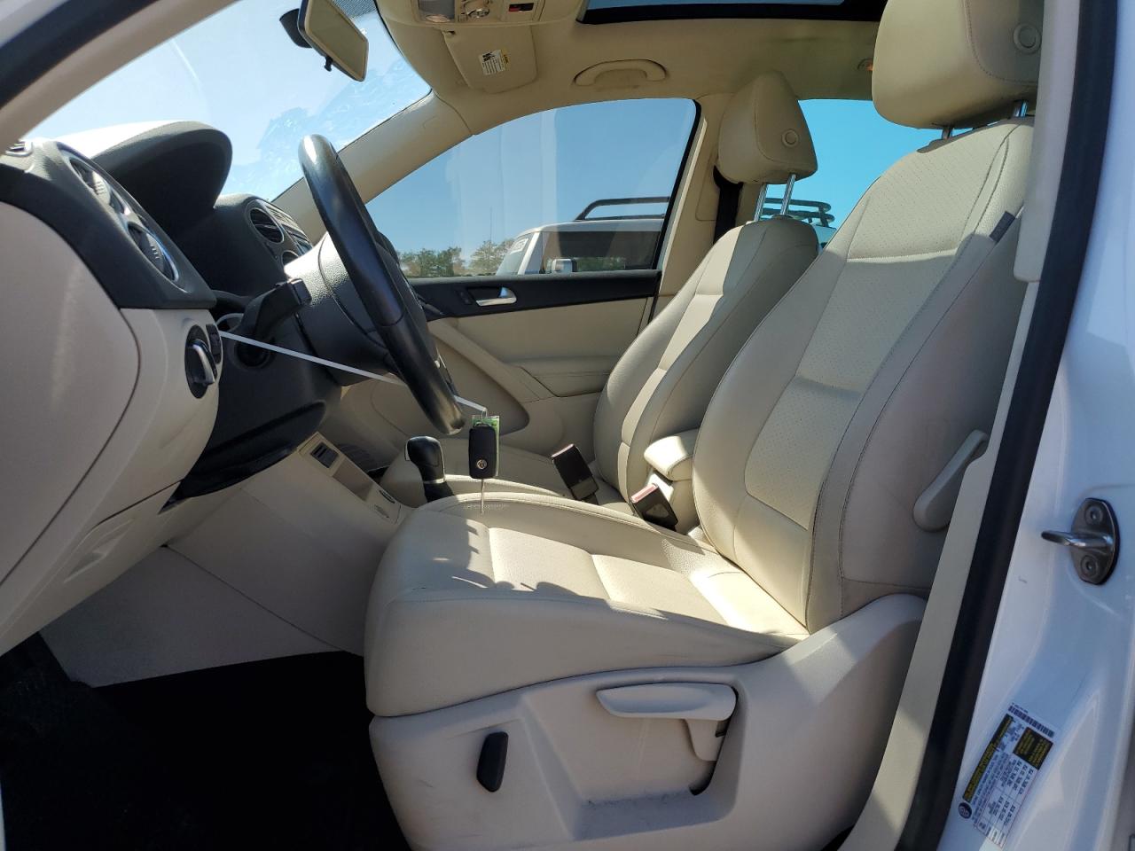 2015 Volkswagen Tiguan S VIN: WVGAV7AX1FW552859 Lot: 84184725