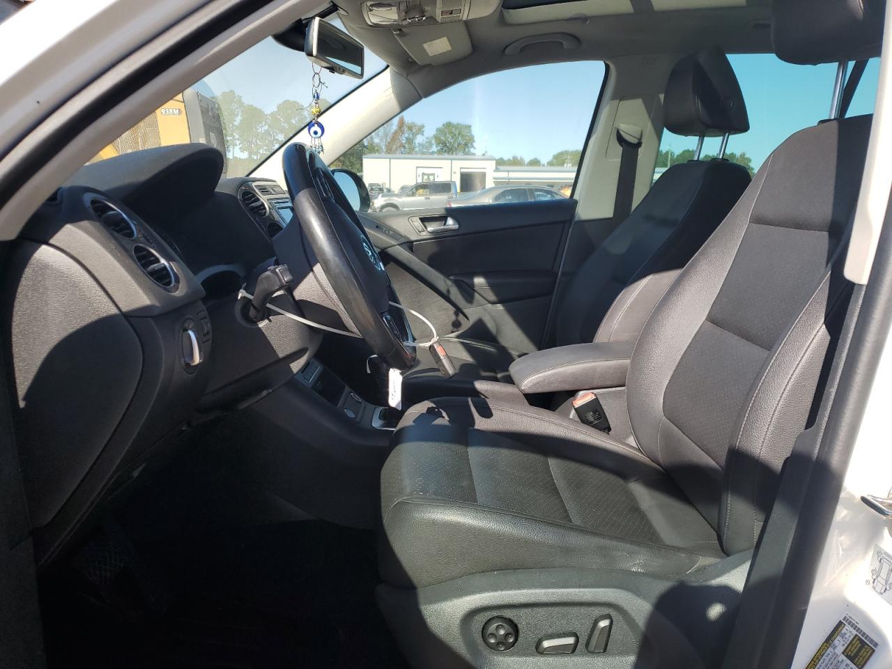 2017 Volkswagen Tiguan Wolfsburg VIN: WVGRV7AX2HK007878 Lot: 90006265