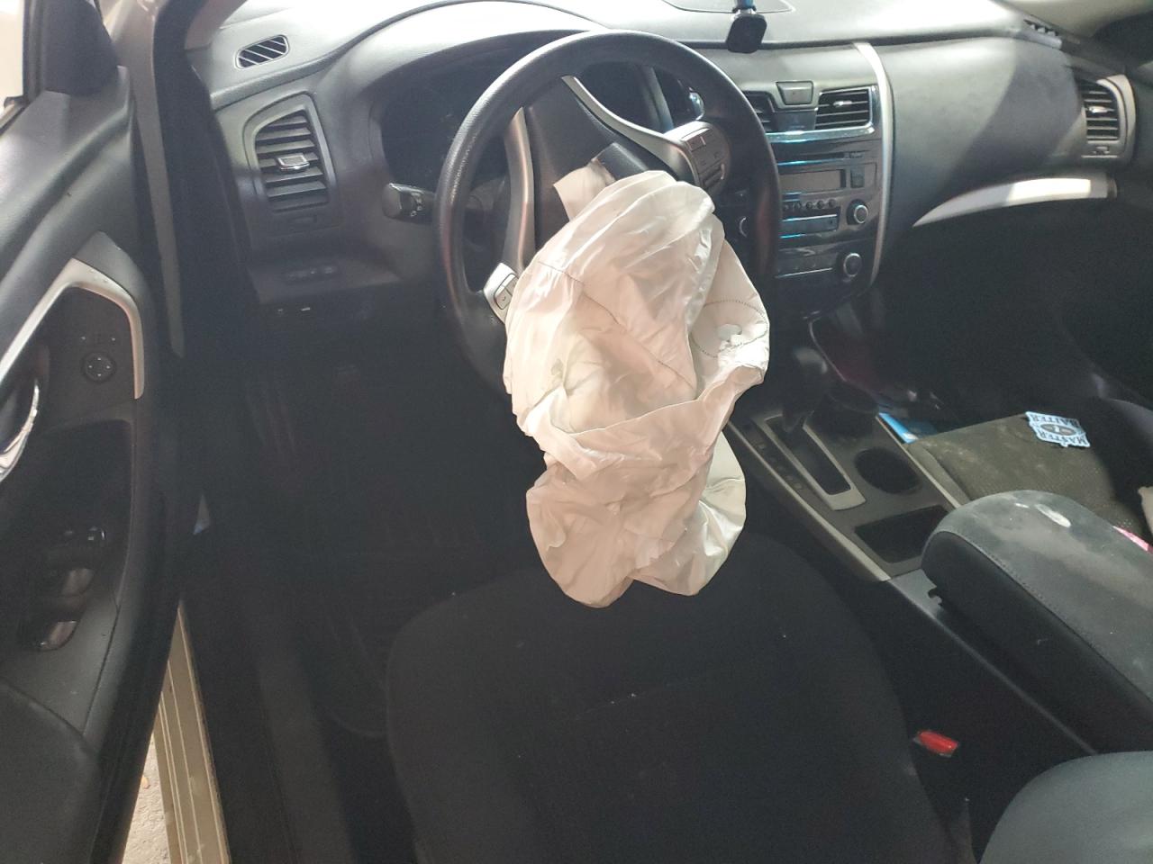 2015 Nissan Altima 2.5 VIN: 1N4AL3AP2FC104821 Lot: 82440075