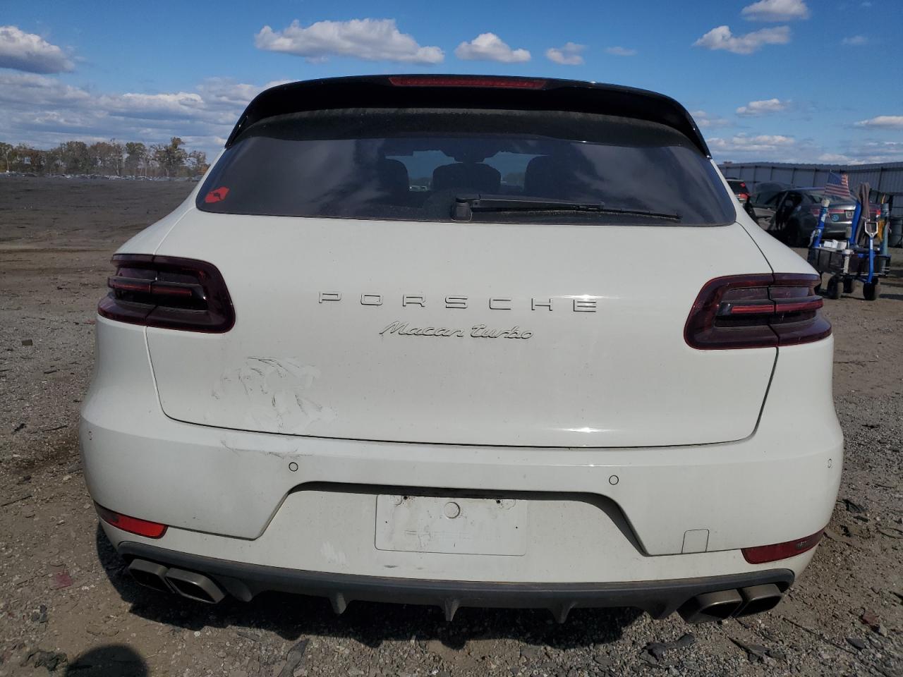 2018 Porsche Macan Turbo VIN: WP1AF2A53JLB70411 Lot: 89712435