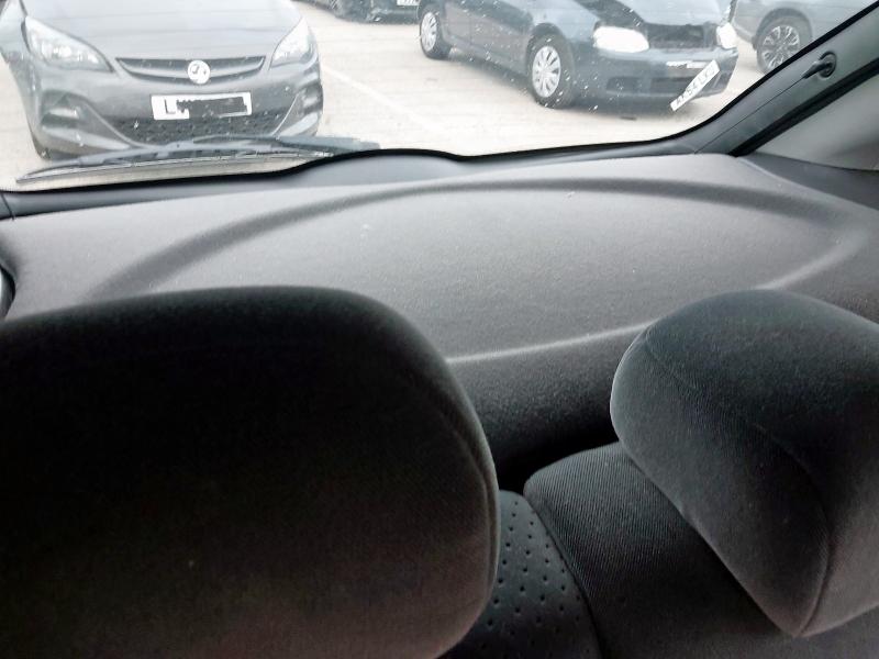 2004 FORD FOCUS 2.0 GHIA 5DR AUTO