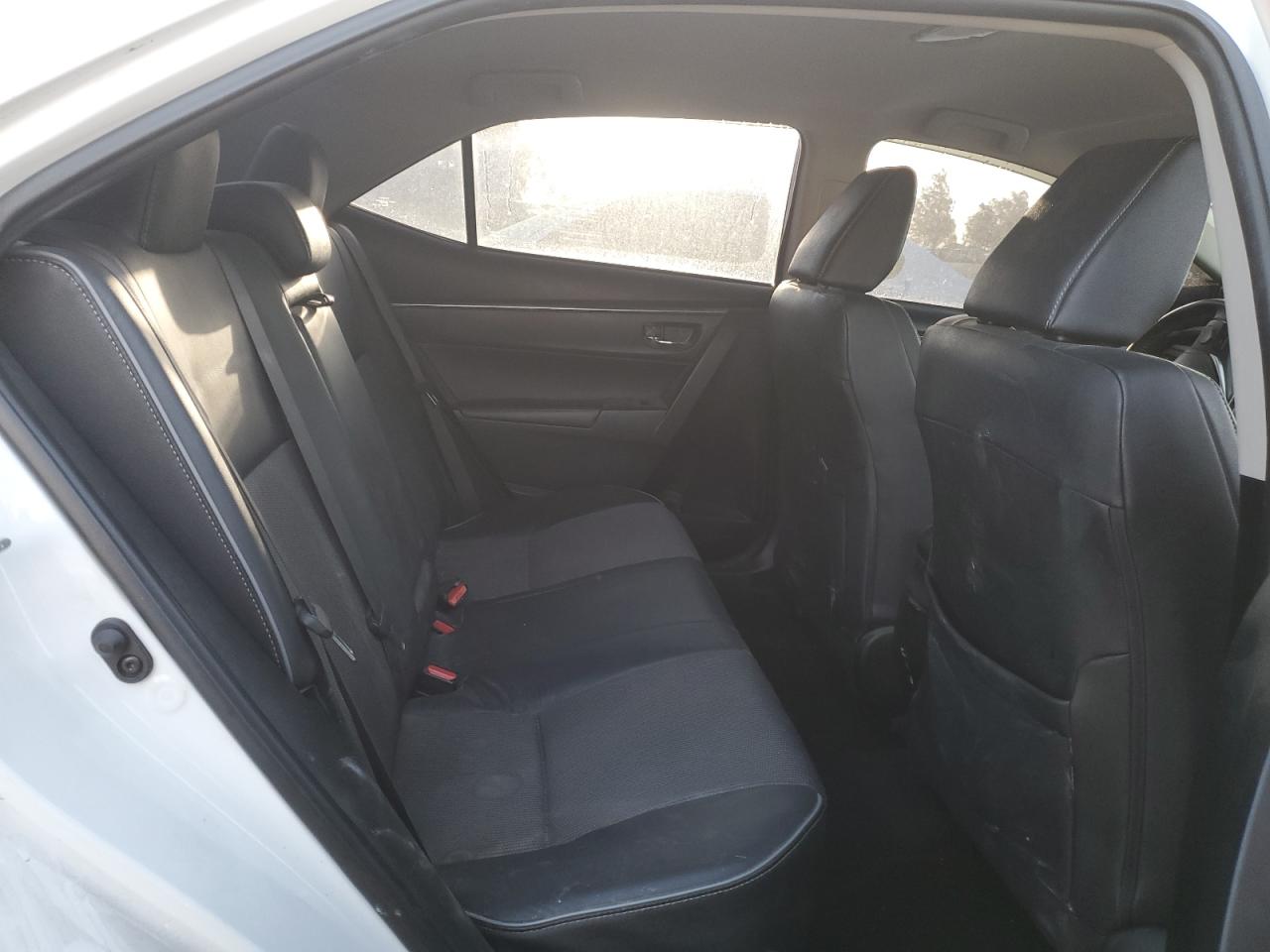 2015 Toyota Corolla L VIN: 5YFBURHE6FP226558 Lot: 84894285