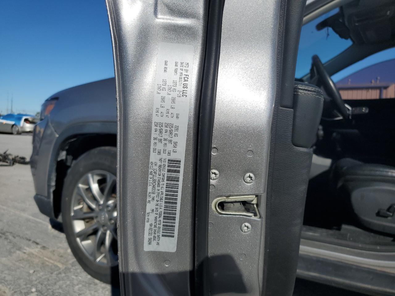 2019 Jeep Cherokee Latitude Plus VIN: 1C4PJLLB2KD403158 Lot: 89491535