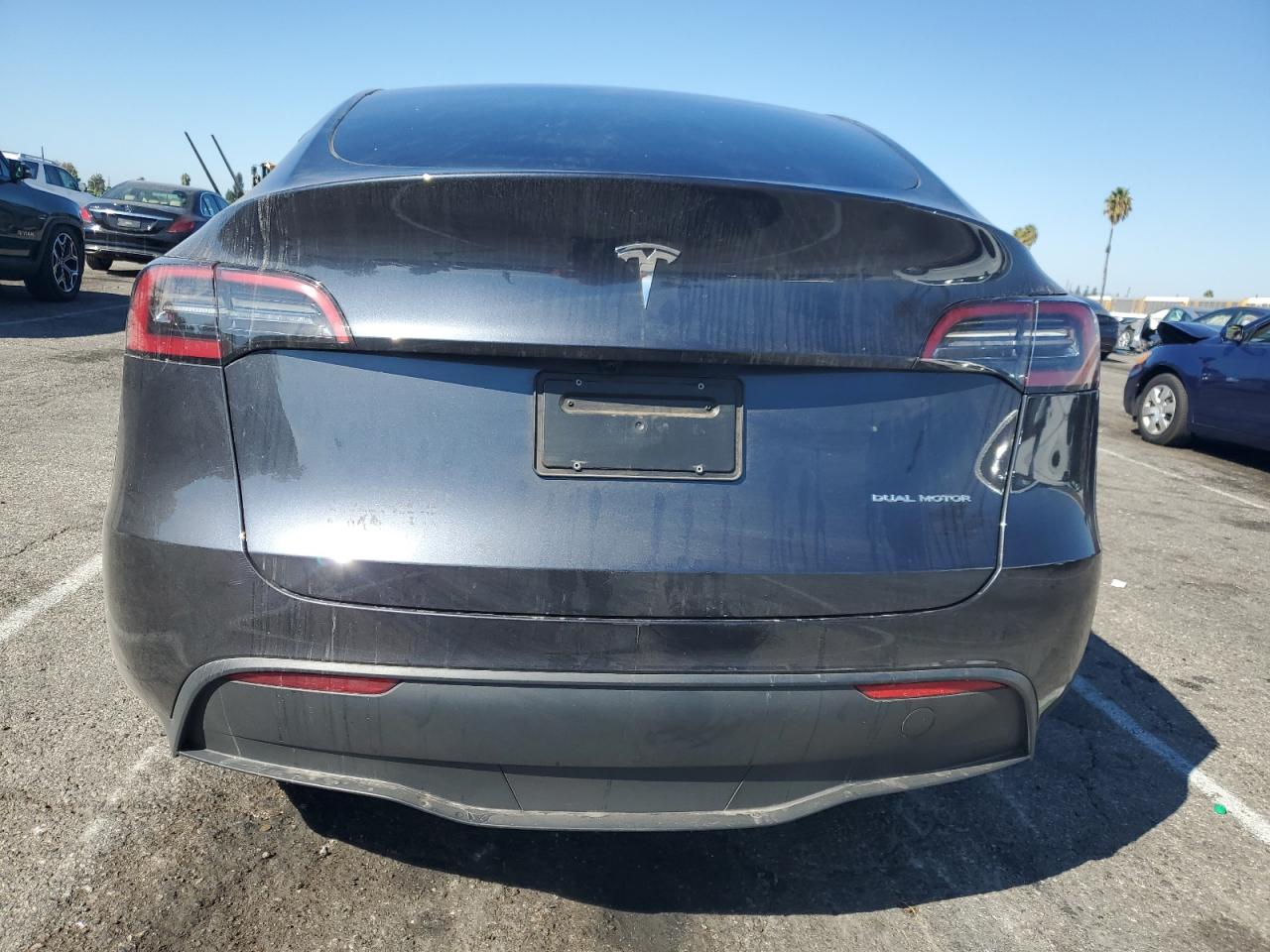 2024 Tesla Model Y VIN: 7SAYGDEE8RA237666 Lot: 85917075