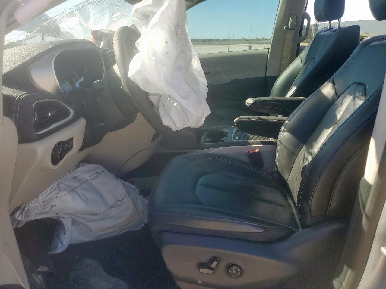 2023 Chrysler Pacifica Touring L VIN: 2C4RC3BG1PR565917 Lot: 86597545