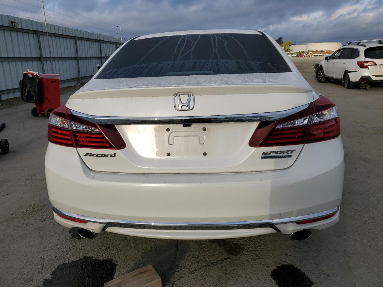2017 Honda Accord Sport Special Edition VIN: 1HGCR2F10HA215884 Lot: 82266485