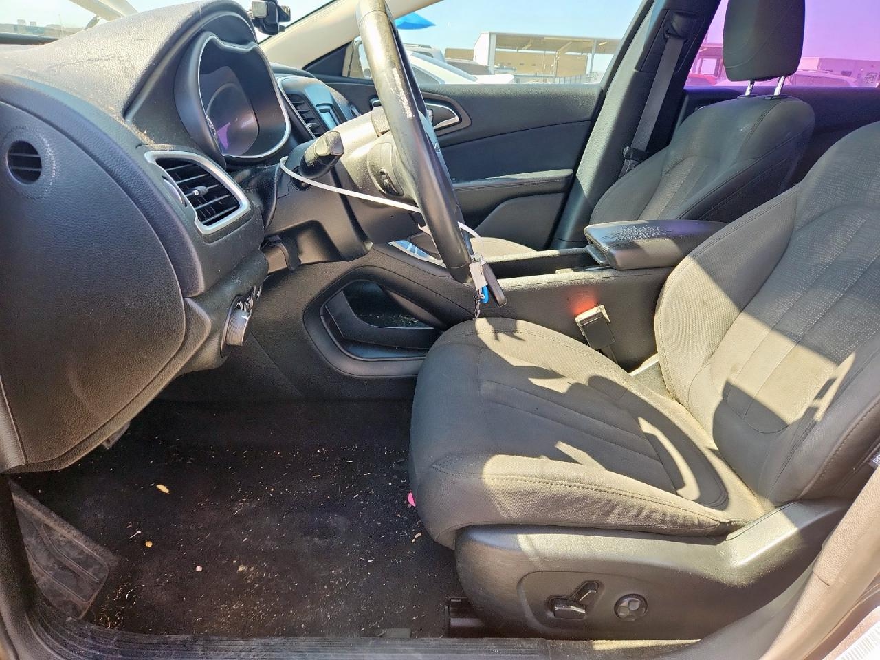 2015 Chrysler 200 Limited VIN: 1C3CCCAB8FN600092 Lot: 85389145