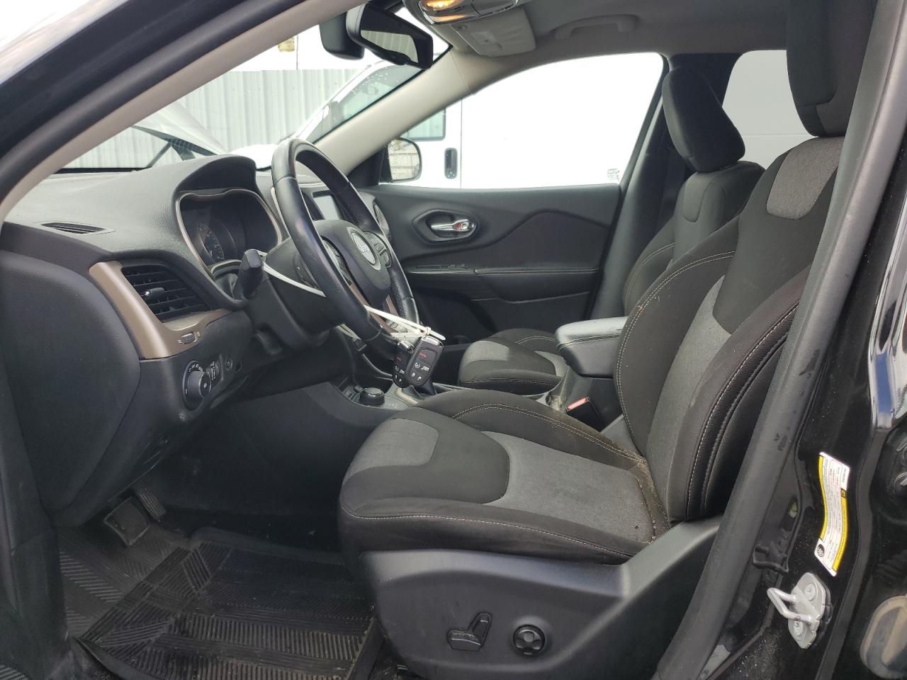 2014 Jeep Cherokee Latitude VIN: 1C4PJMCS3EW282767 Lot: 82264375