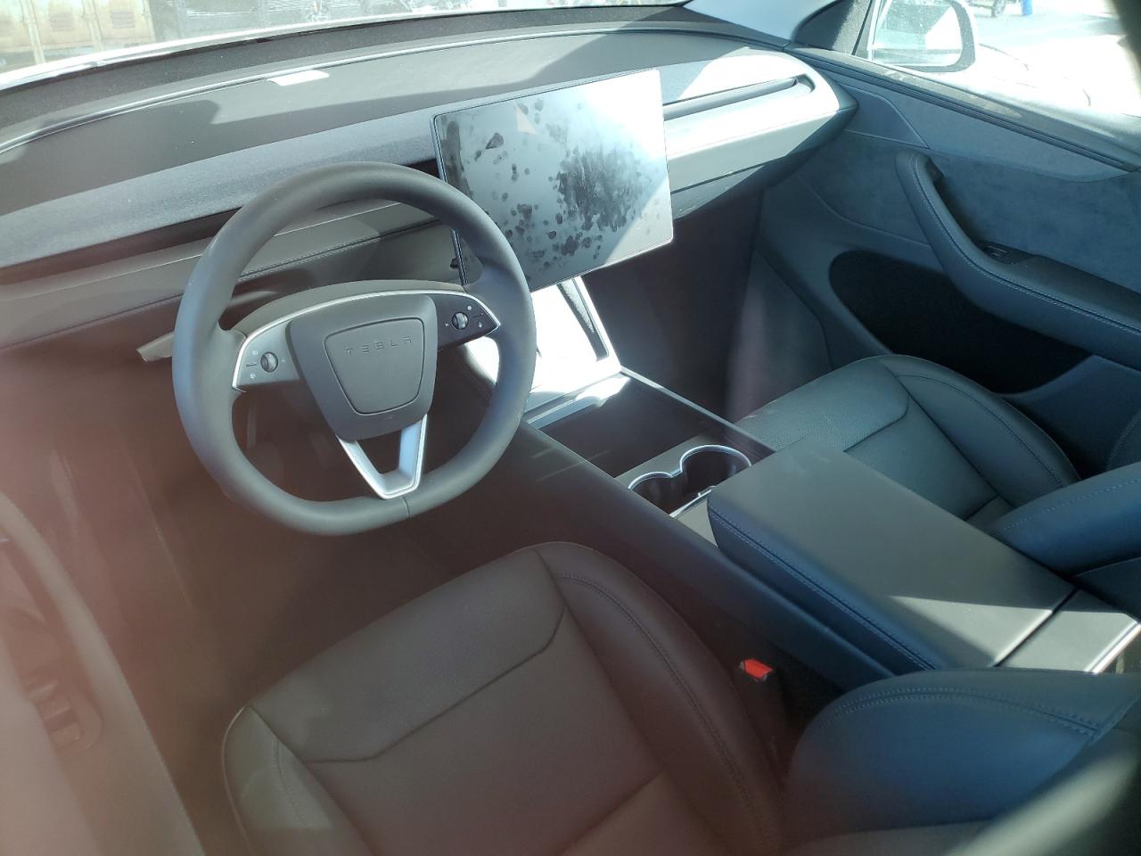 2026 Tesla Model Y VIN: 7SAYGDED1TA439957 Lot: 90232715