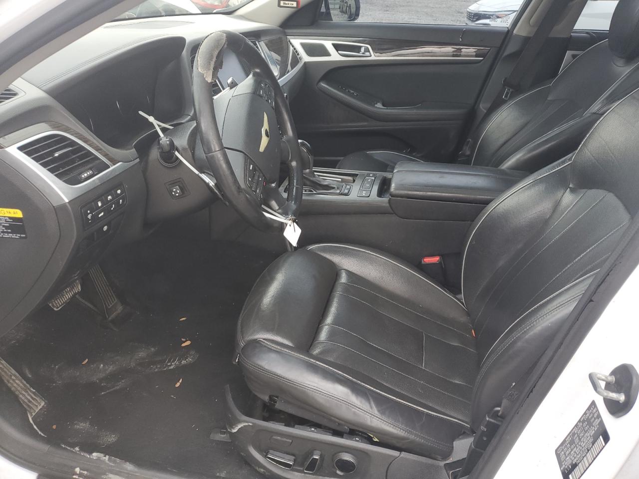 2015 Hyundai Genesis 3.8L VIN: KMHGN4JE7FU033382 Lot: 82290205