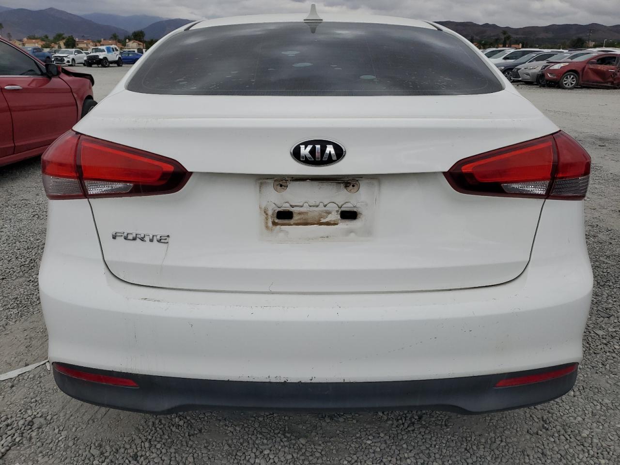 2018 Kia Forte Lx VIN: 3KPFK4A70JE247275 Lot: 82467535