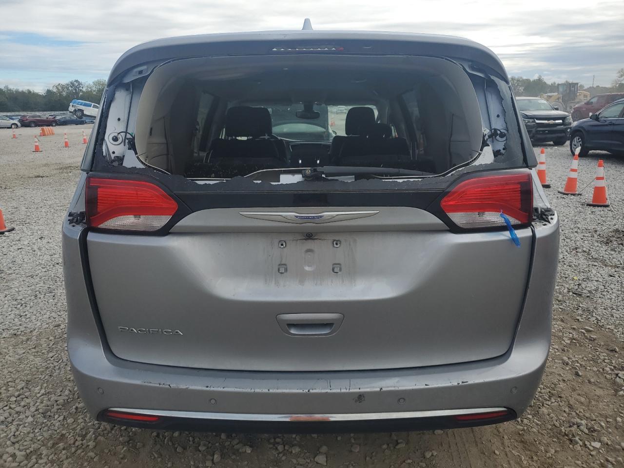 2017 Chrysler Pacifica Touring L VIN: 2C4RC1BG9HR823624 Lot: 86708545
