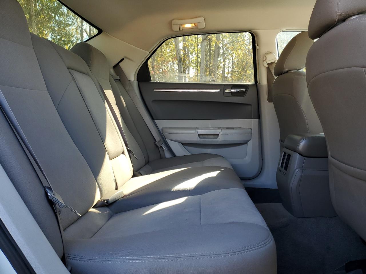 2009 Chrysler 300 Touring VIN: 2C3KA53V49H610460 Lot: 84465375