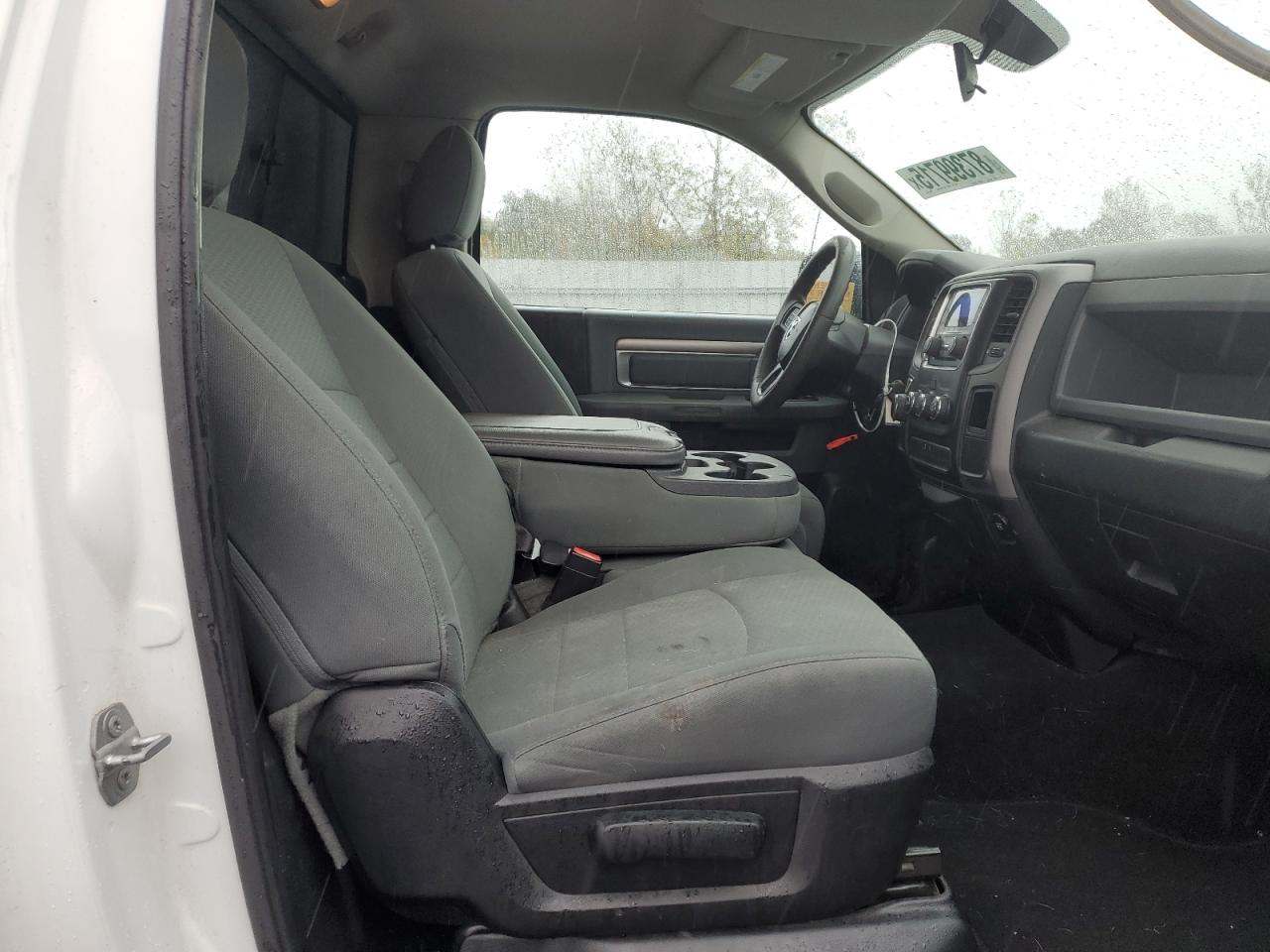 2016 Ram 1500 St VIN: 3C6JR6DGXGG135813 Lot: 87399715