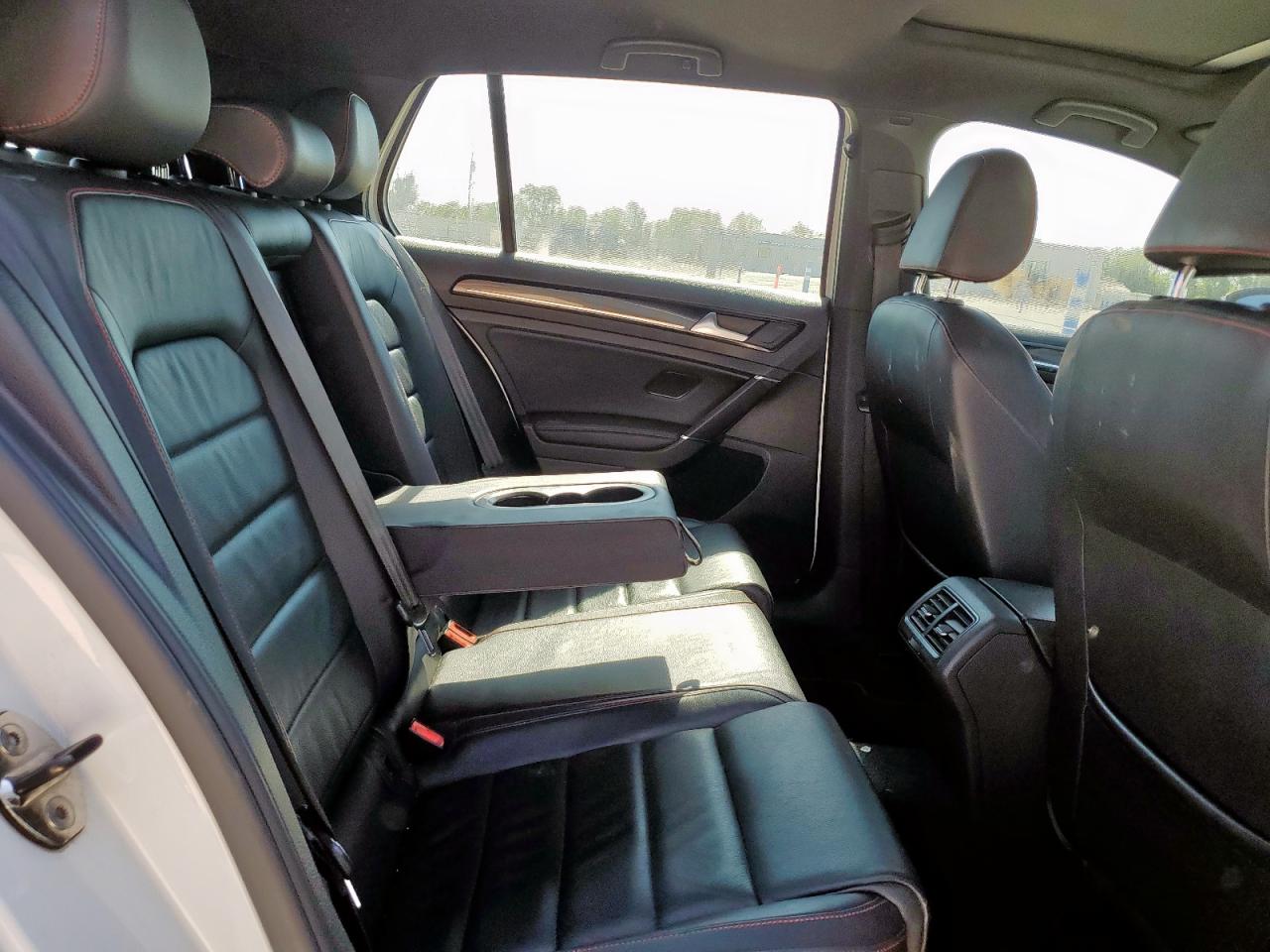 2015 Volkswagen Gti VIN: 3VW4T7AU8FM055334 Lot: 84834435