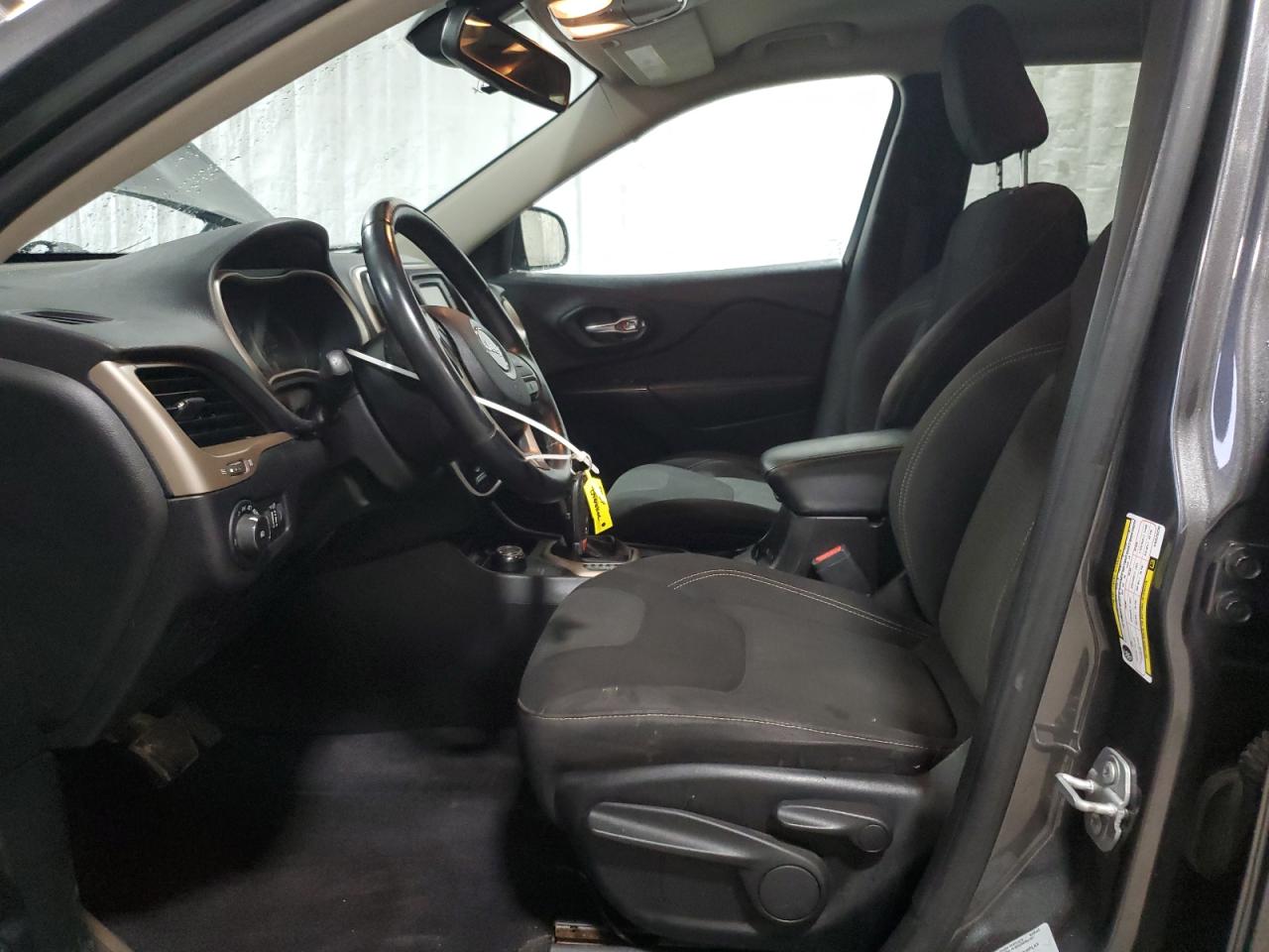 2017 Jeep Cherokee Latitude VIN: 1C4PJMCB6HW520230 Lot: 86224025