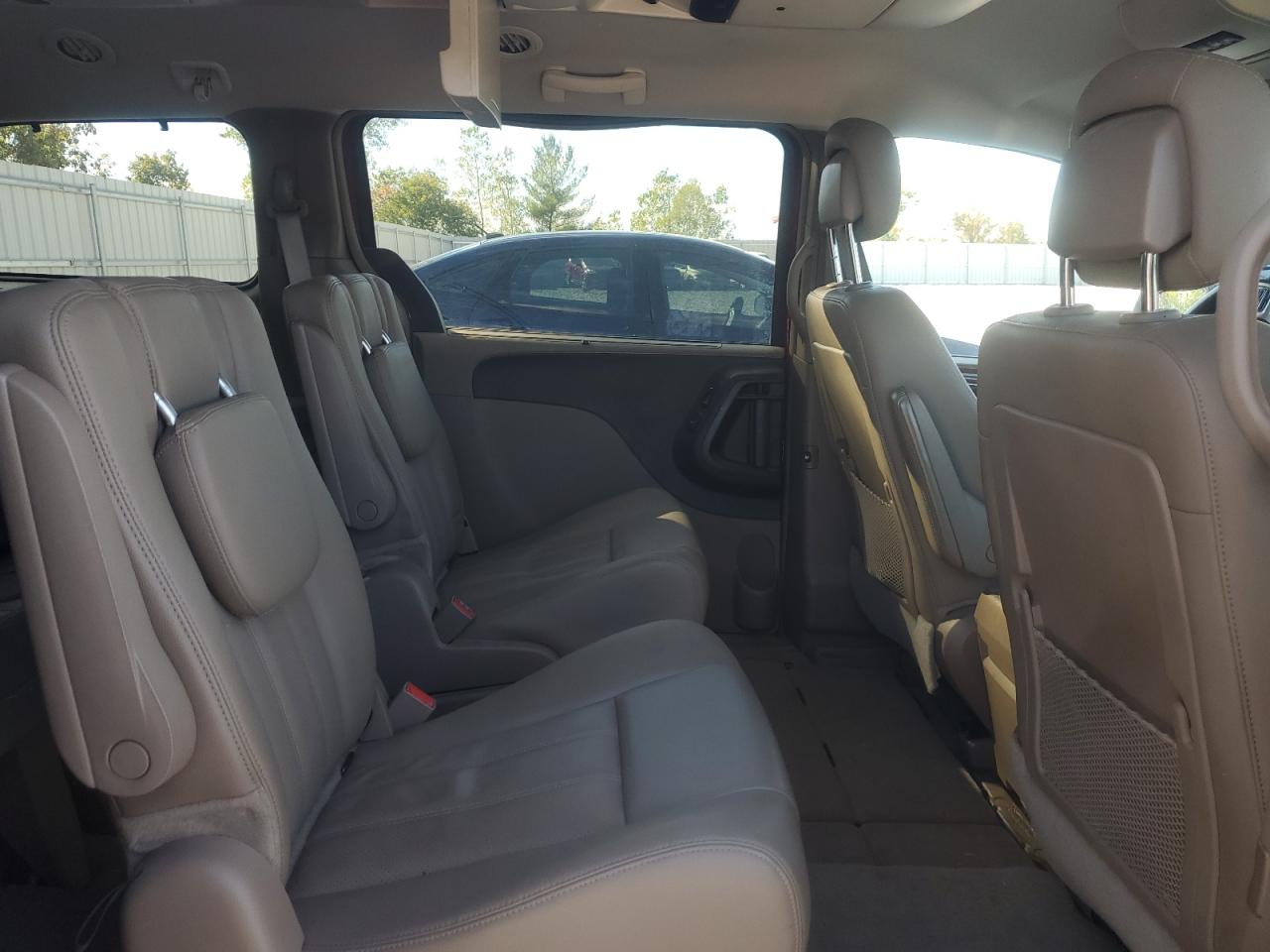 2015 Chrysler Town & Country Touring L VIN: 2C4RC1CG8FR638900 Lot: 81228305