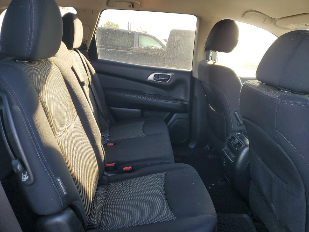 2018 Nissan Pathfinder S VIN: 5N1DR2MN9JC615957 Lot: 85247235