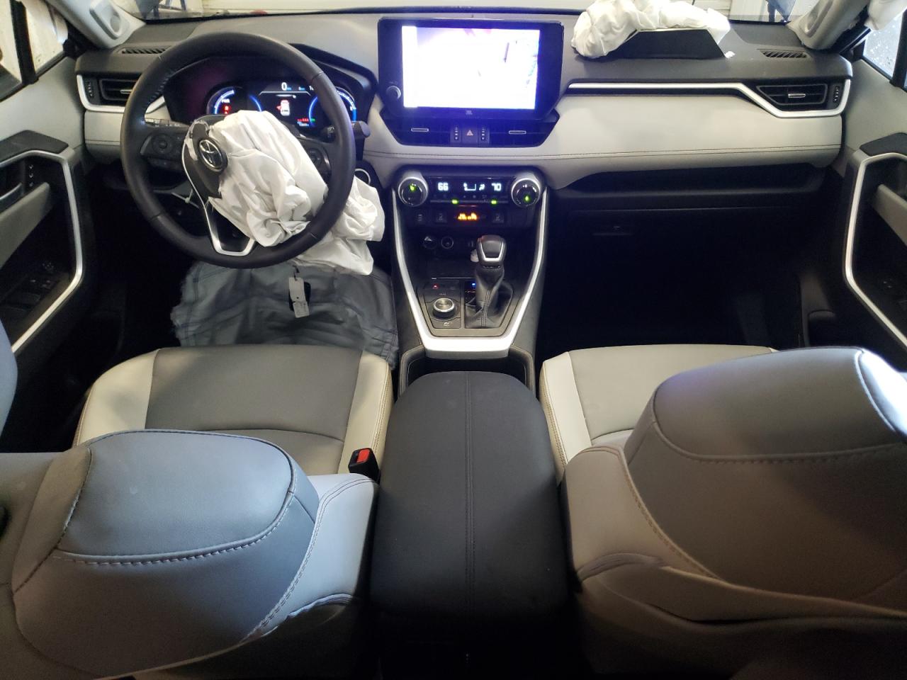 2024 Toyota Rav4 Xle Premium VIN: 2T3B6RFV1RW077208 Lot: 81927585