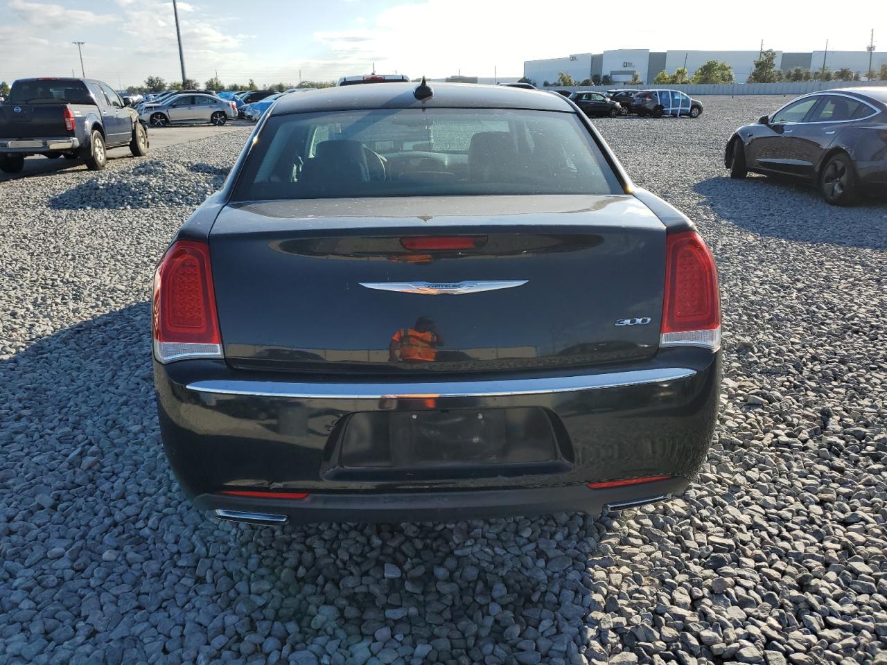 2015 Chrysler 300 Limited VIN: 2C3CCAAG1FH832817 Lot: 90476585