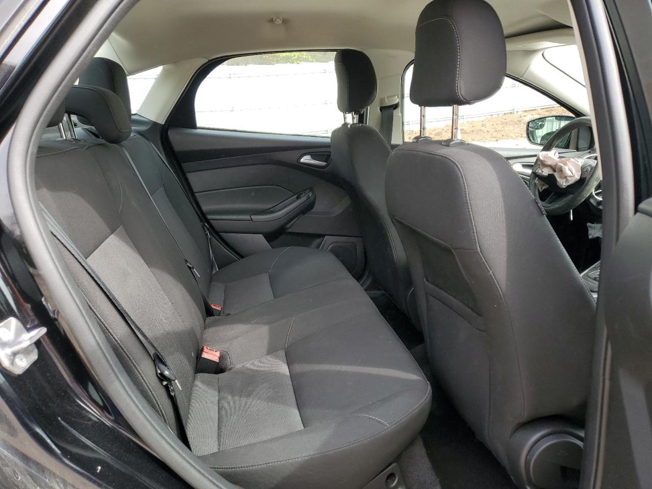 2018 Ford Focus Se VIN: 1FADP3FE3JL202161 Lot: 82423105