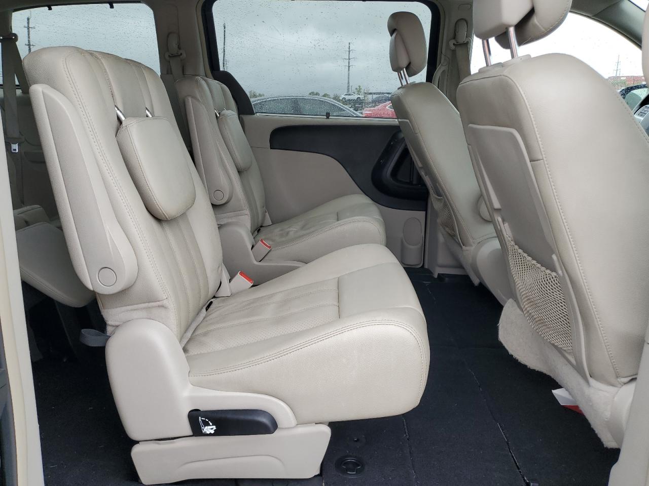 2015 Chrysler Town & Country Touring L VIN: 2C4RC1CG9FR521777 Lot: 81988675