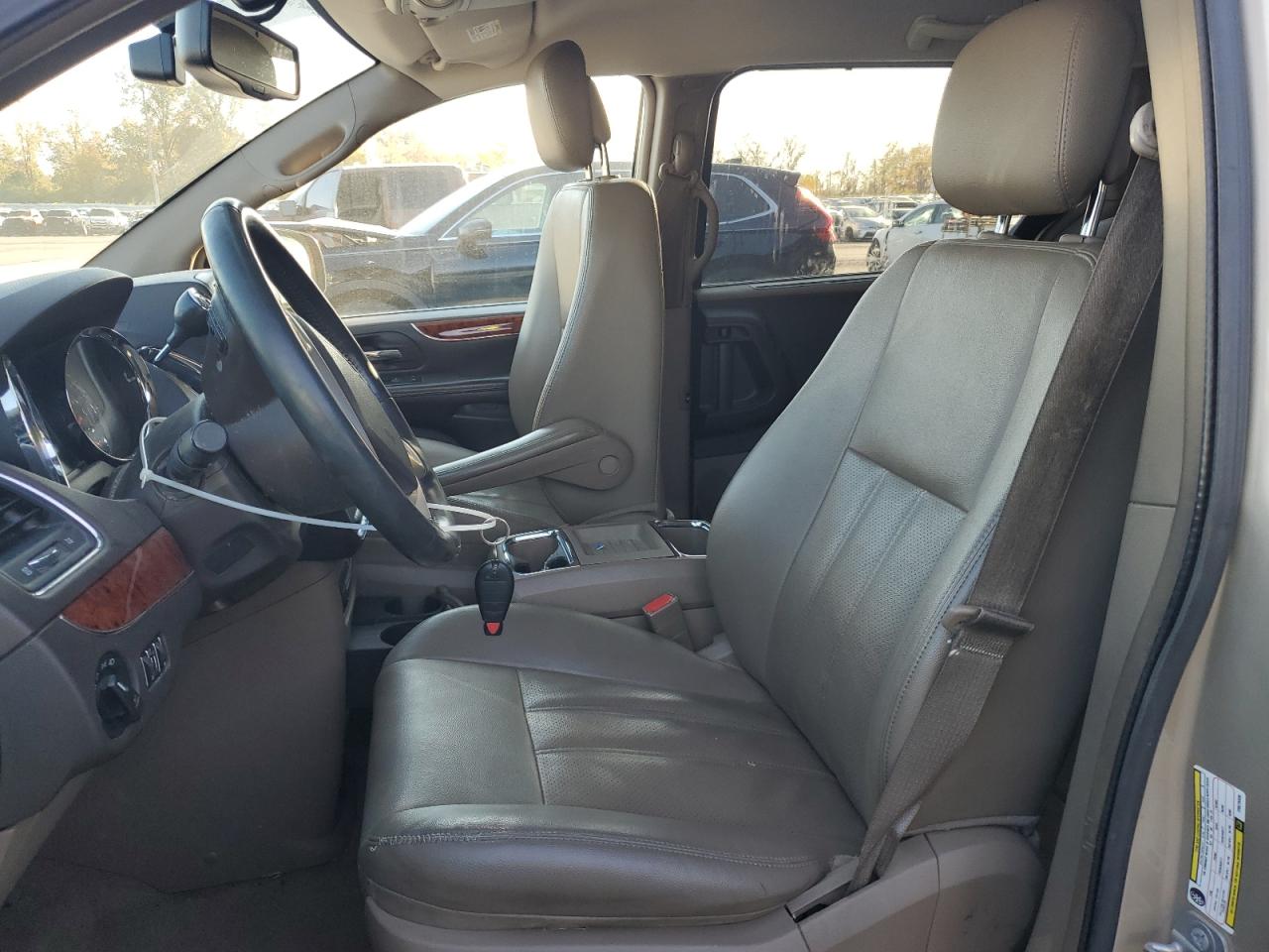 2015 Chrysler Town & Country Touring L VIN: 2C4RC1CG6FR573335 Lot: 85420535