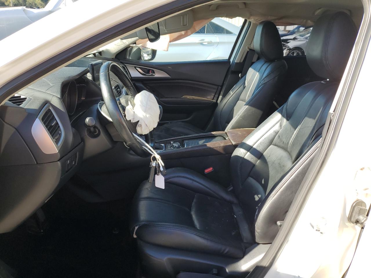 2018 Mazda 3 Touring VIN: 3MZBN1V36JM220869 Lot: 82404125