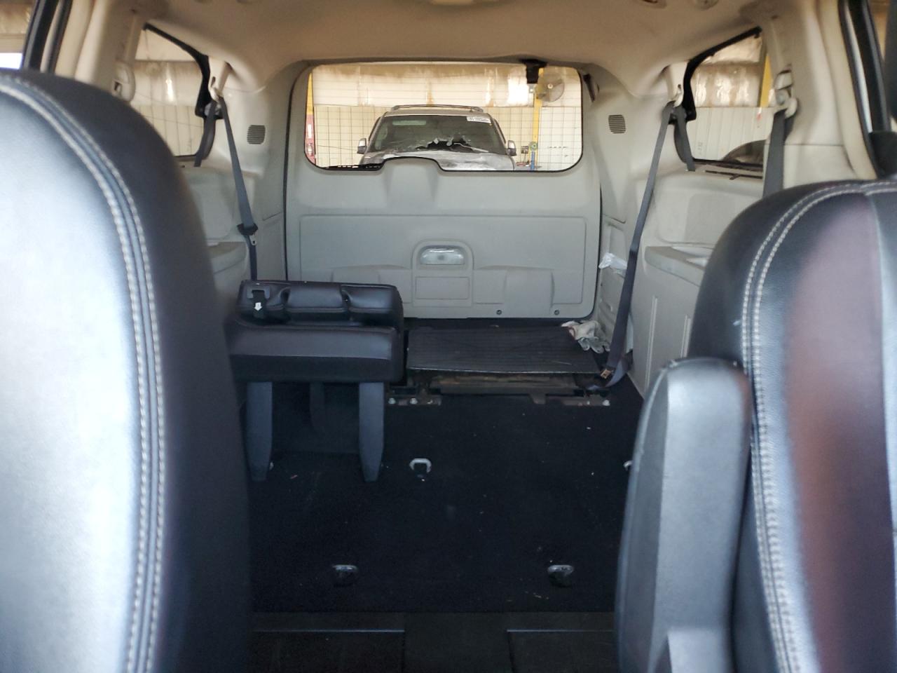 2015 Chrysler Town & Country Touring L VIN: 2C4RC1CGXFR673809 Lot: 85122485