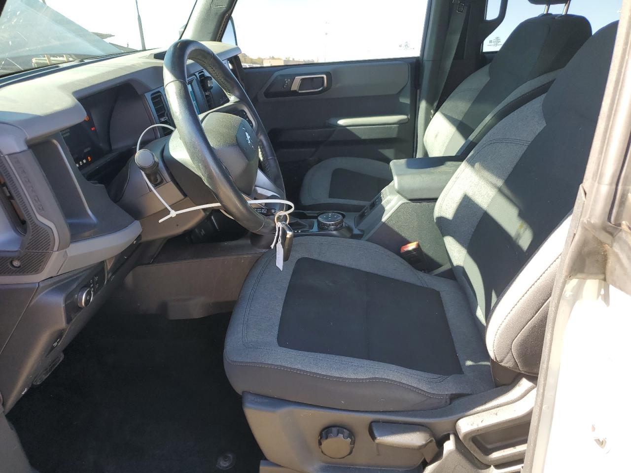 2022 Ford Bronco Base VIN: 1FMEE5DP9NLB77921 Lot: 85885355