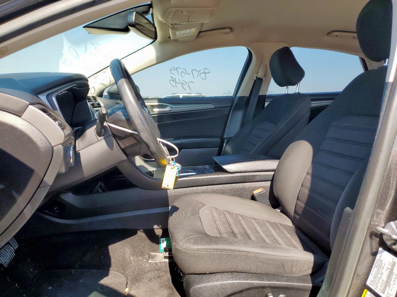 2020 Ford Fusion Se VIN: 3FA6P0LUXLR111072 Lot: 82106935