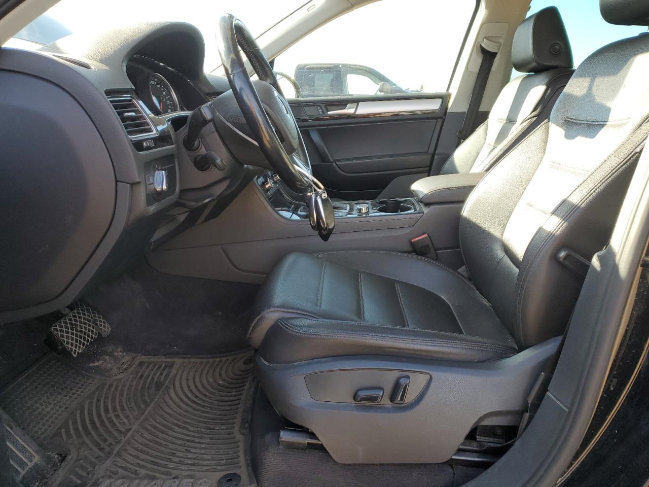 2012 Volkswagen Touareg V6 VIN: WVGEF9BP4CD010901 Lot: 89728035