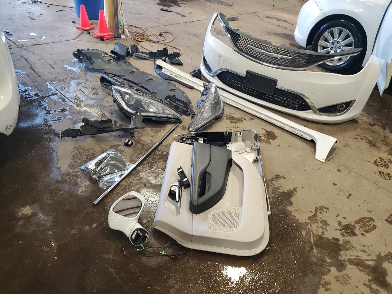 2020 Chrysler Pacifica Touring L VIN: 2C4RC1BG0LR176782 Lot: 69940185