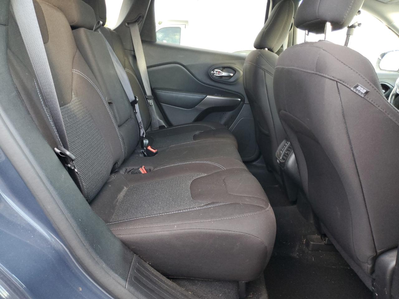 2019 Jeep Cherokee Latitude VIN: 1C4PJMCB2KD486936 Lot: 90668225