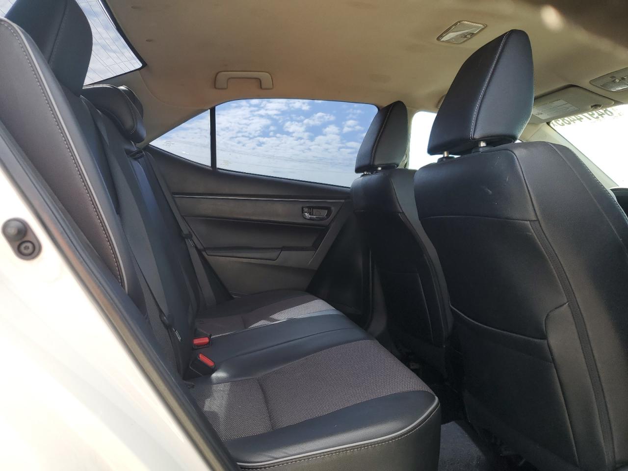 2015 Toyota Corolla L VIN: 5YFBURHE2FP301837 Lot: 84974485