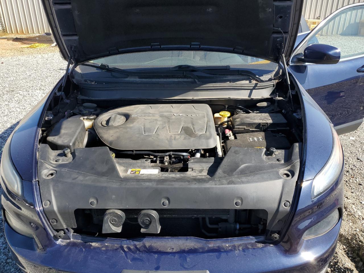 2016 Jeep Cherokee Latitude VIN: 1C4PJMCS8GW195076 Lot: 84521175