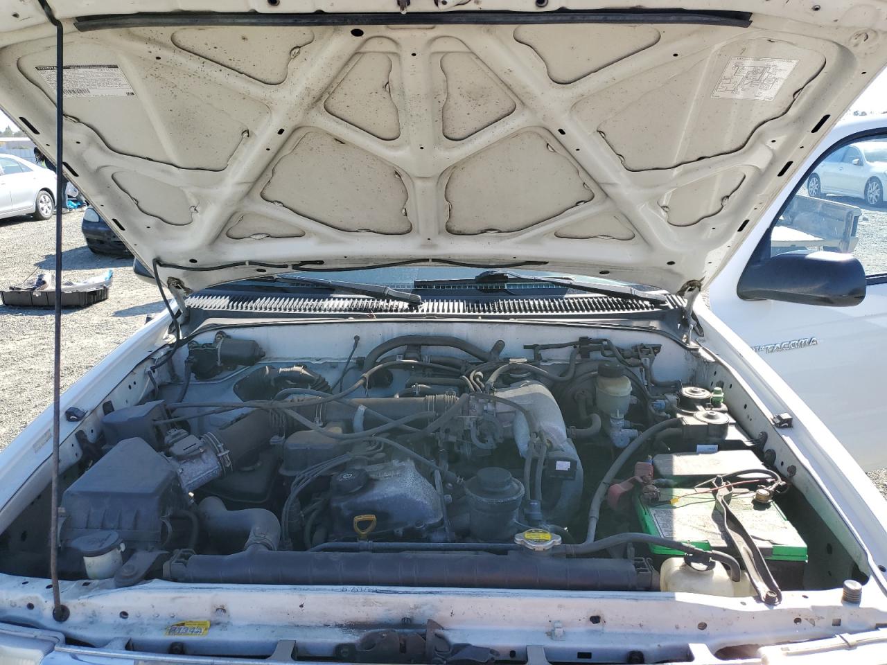 2000 Toyota Tacoma Xtracab VIN: 5TEWM72N8YZ692147 Lot: 84477905