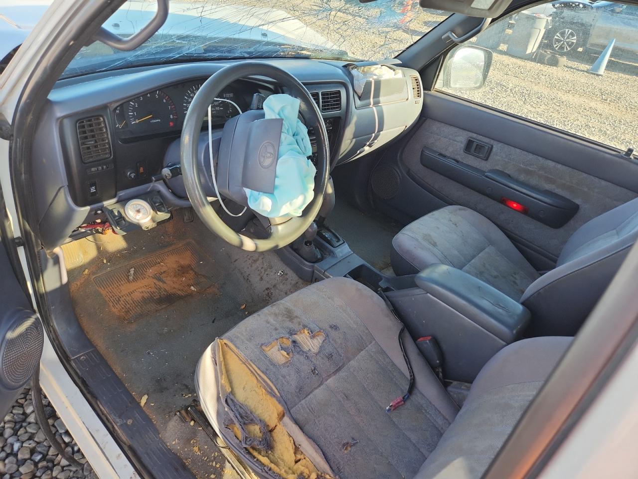 2000 Toyota Tacoma Xtracab VIN: 4TAWN72N9YZ583829 Lot: 84045475