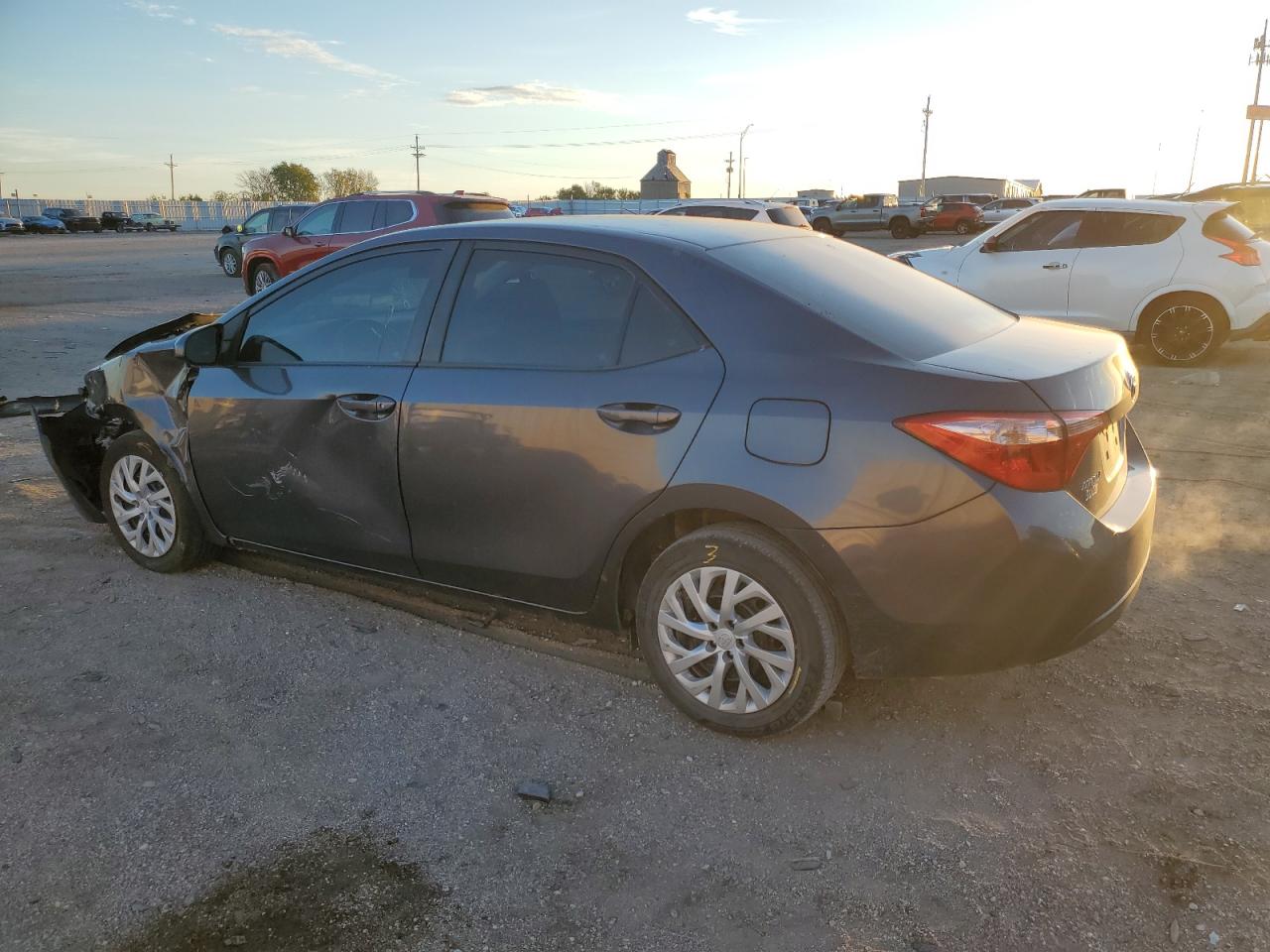 2018 Toyota Corolla L VIN: 5YFBURHE5JP851896 Lot: 82432425
