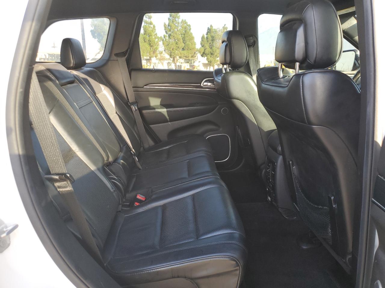 2015 Jeep Grand Cherokee Overland VIN: 1C4RJECG1FC231961 Lot: 82002425